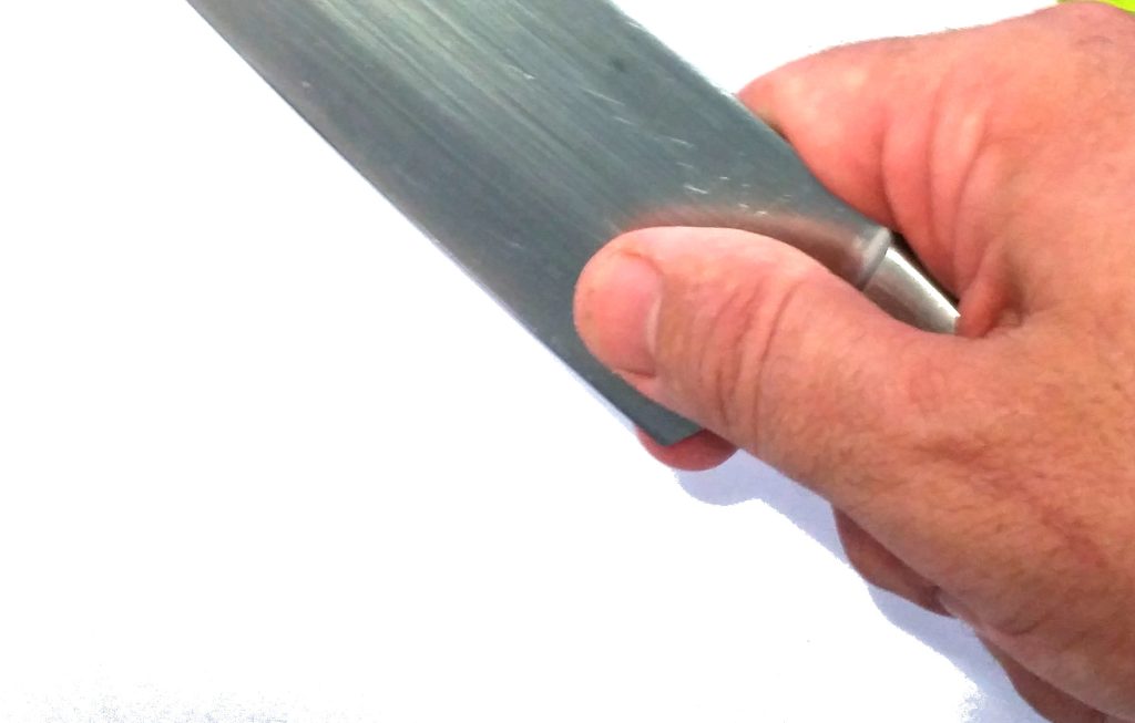 proper way to hold a knife image